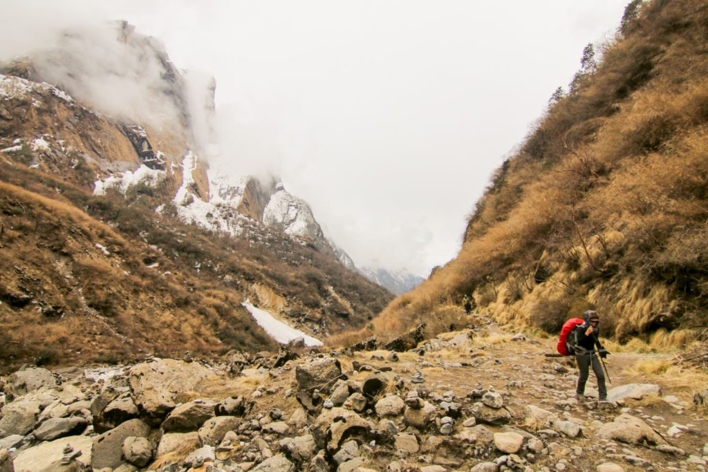 Wyprawy w góry są niezwykle popularne wśród miłośników przygód i aktywnego wypoczynku.